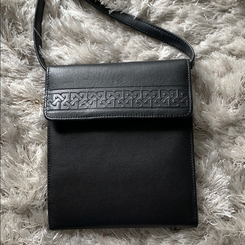 Amanda Smith Leather Wallet w/ crossbody strap